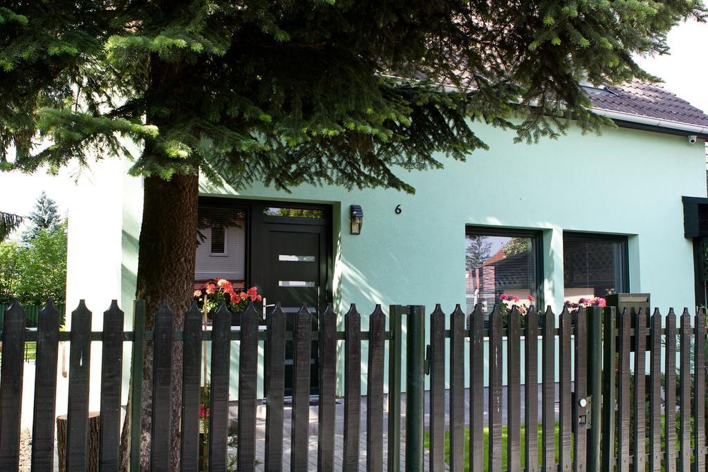 Hotel Zoeldbarat Vendeghaz Nyíregyháza Exterior foto